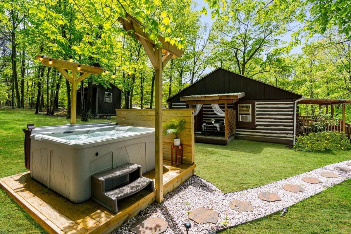 Modernized Log Cabin W Hot Tub Fire Pit & Views Бъркли Спрингс Екстериор снимка