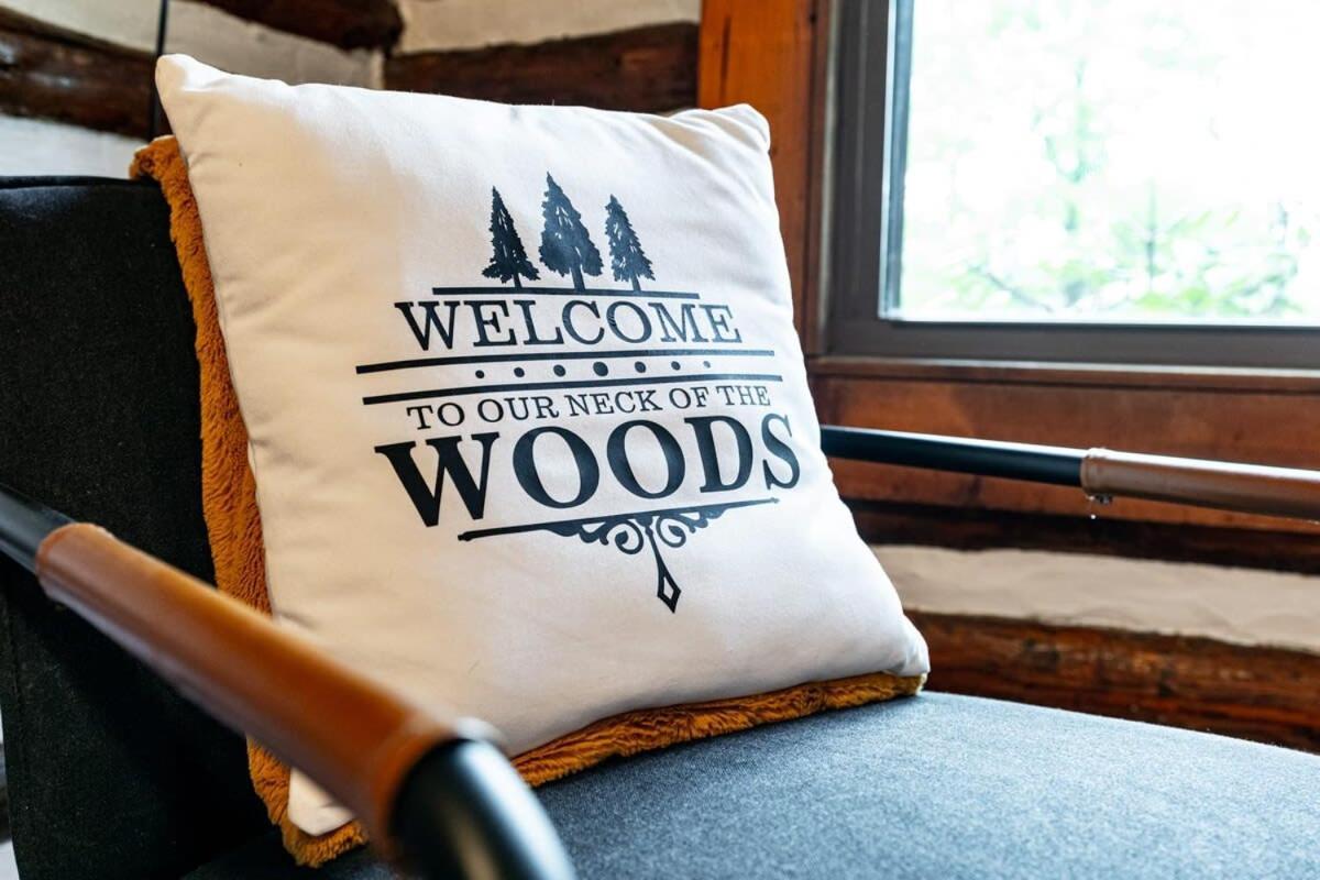 Modernized Log Cabin W Hot Tub Fire Pit & Views Бъркли Спрингс Екстериор снимка