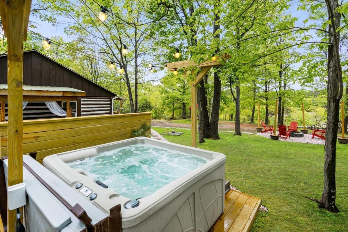 Modernized Log Cabin W Hot Tub Fire Pit & Views Бъркли Спрингс Екстериор снимка