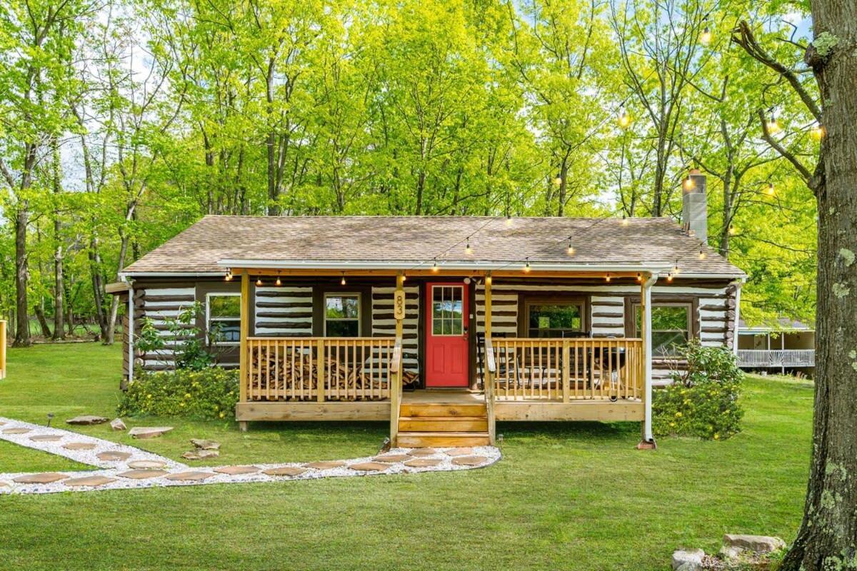 Modernized Log Cabin W Hot Tub Fire Pit & Views Бъркли Спрингс Екстериор снимка