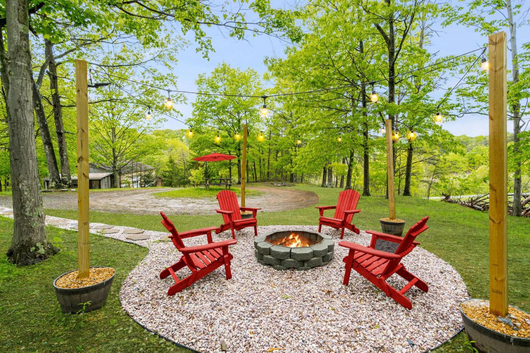 Modernized Log Cabin W Hot Tub Fire Pit & Views Бъркли Спрингс Екстериор снимка