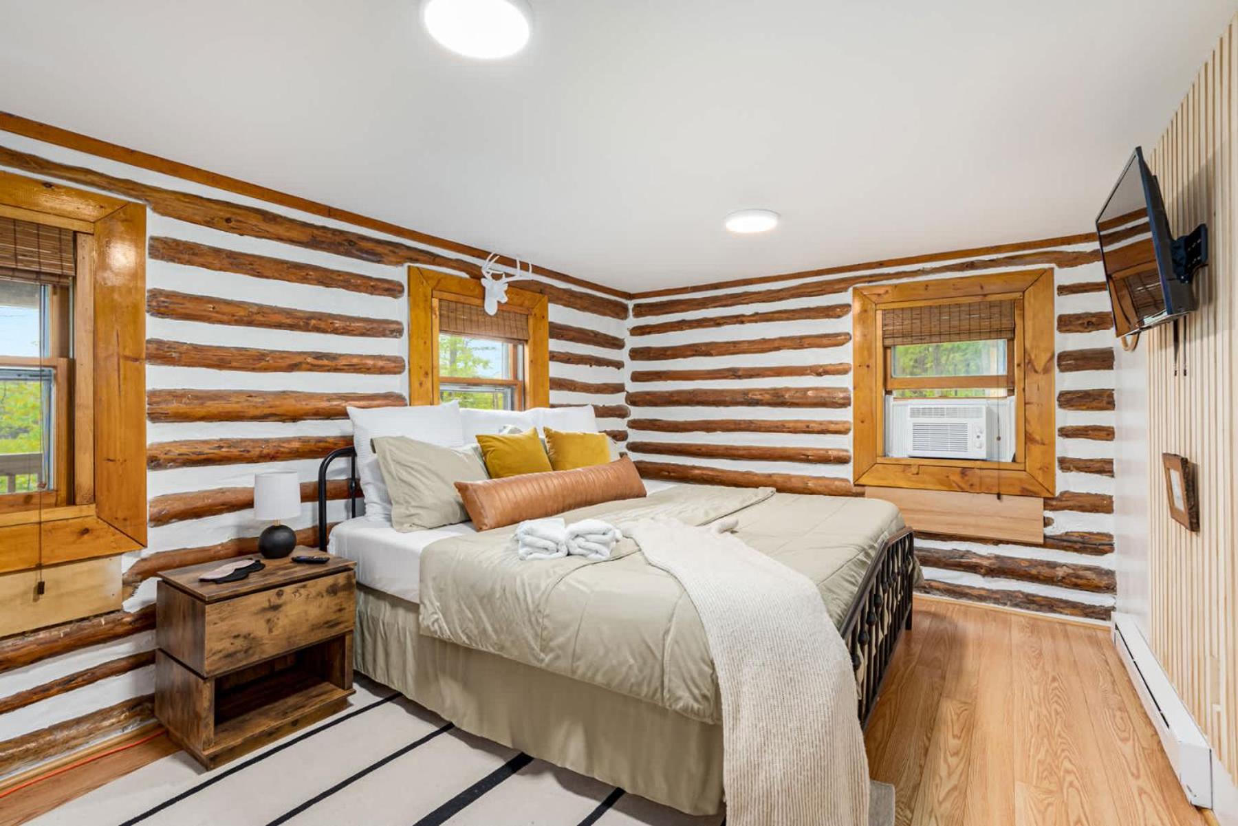 Modernized Log Cabin W Hot Tub Fire Pit & Views Бъркли Спрингс Екстериор снимка