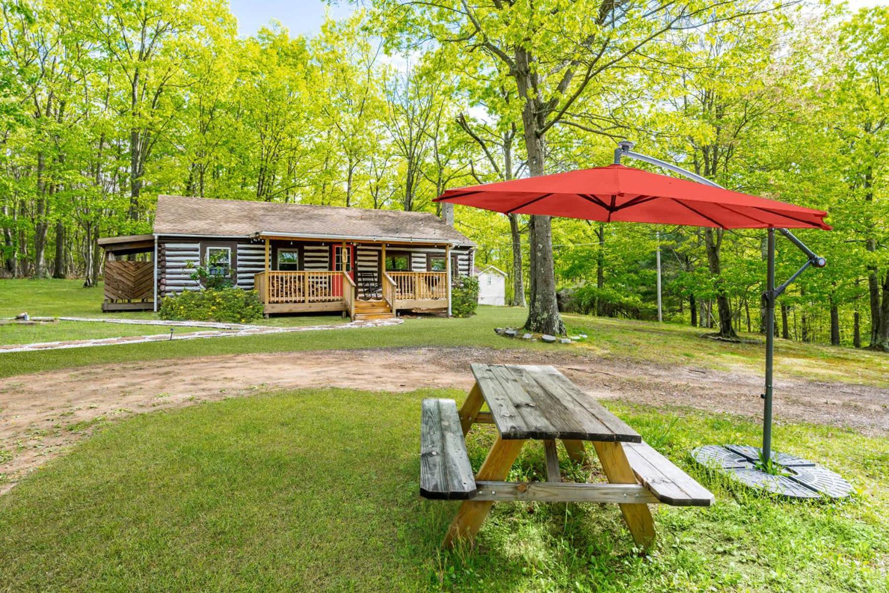 Modernized Log Cabin W Hot Tub Fire Pit & Views Бъркли Спрингс Екстериор снимка